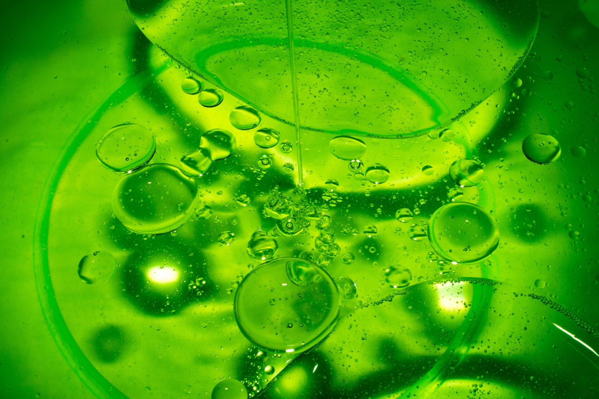 Misted,Glass,,Green,Rain,Drops,Dew,Drops,On,Colorful,Abstract