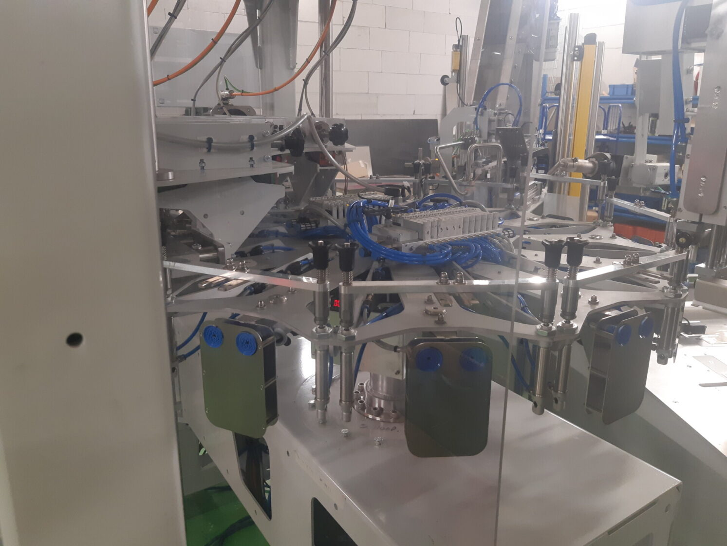 SI-60 - Spout Inserting machine - Scaldopack